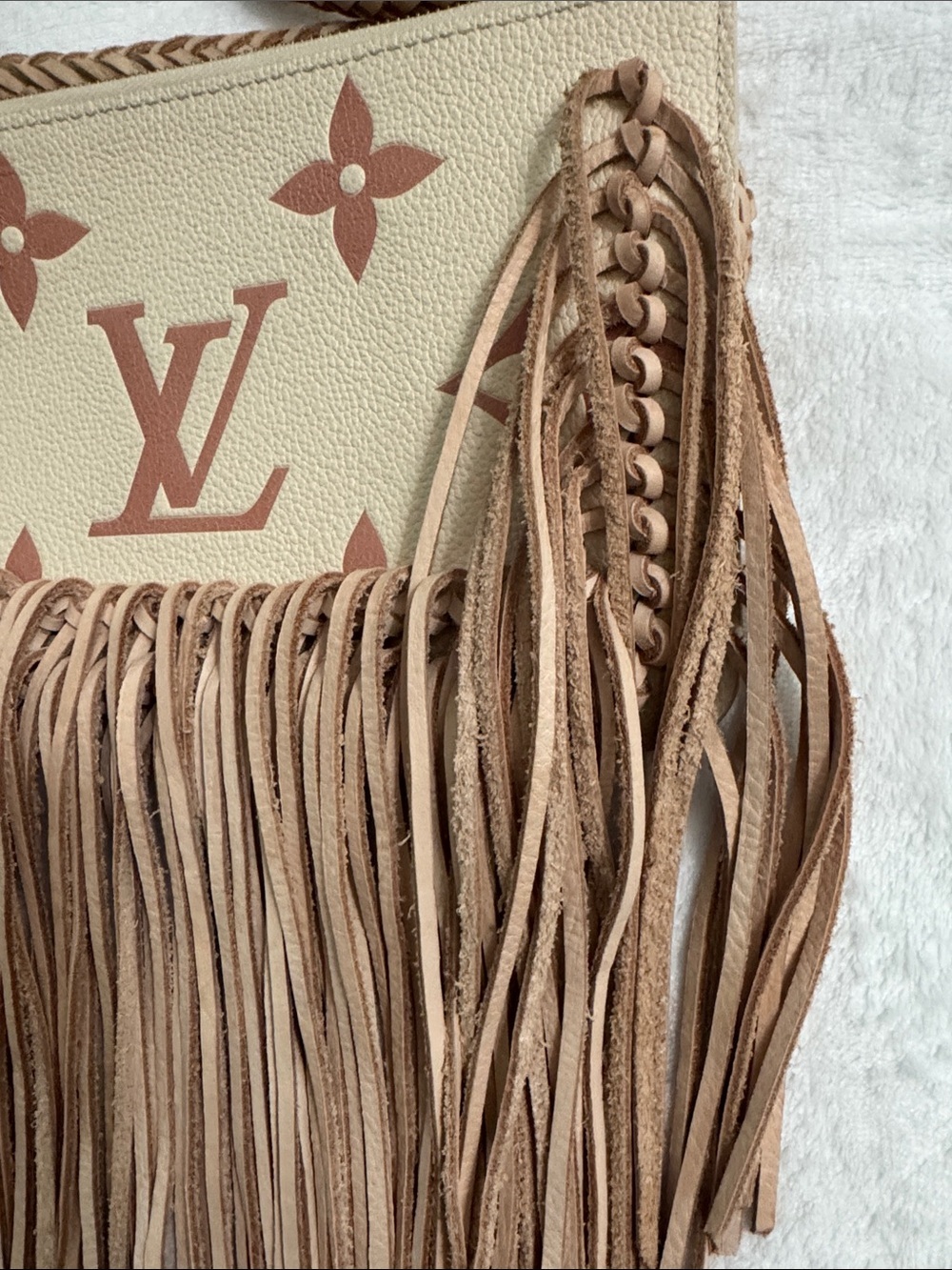Louis Vuitton Rose Trianon Nomad-
Blanca Beige & Tan Fringe Leather Crossbody - Picture 9 of 14